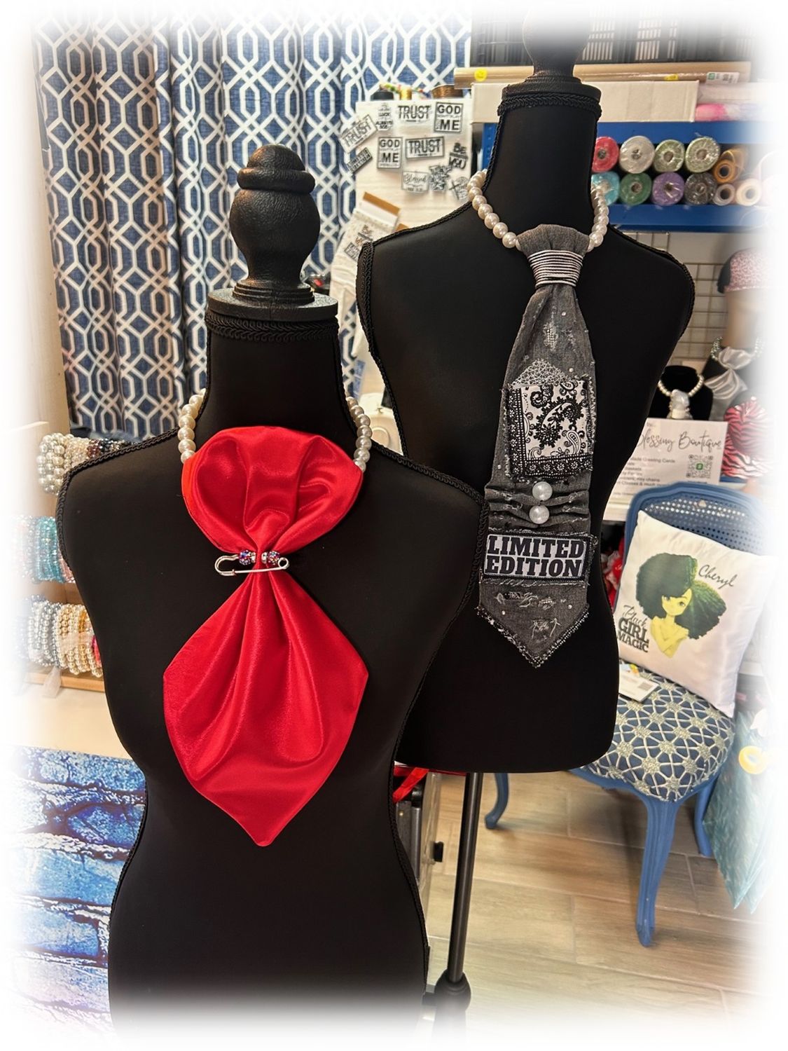 Women&#39;s Ascot Tie