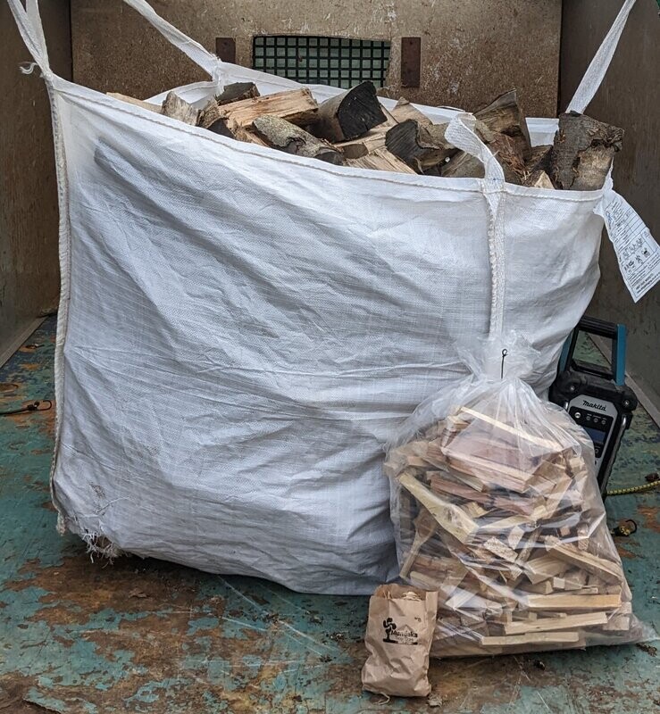 Ton bag of logs
