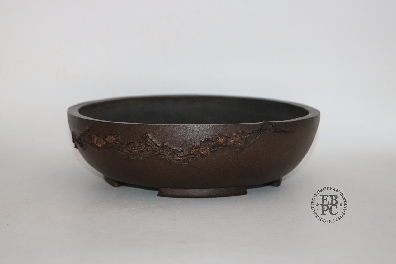 M. J. G. Ceramica - 25.8cm; Unglazed; Dark Chocolate Finish; Round; Textured; Mushikui; Maria Gonzalez