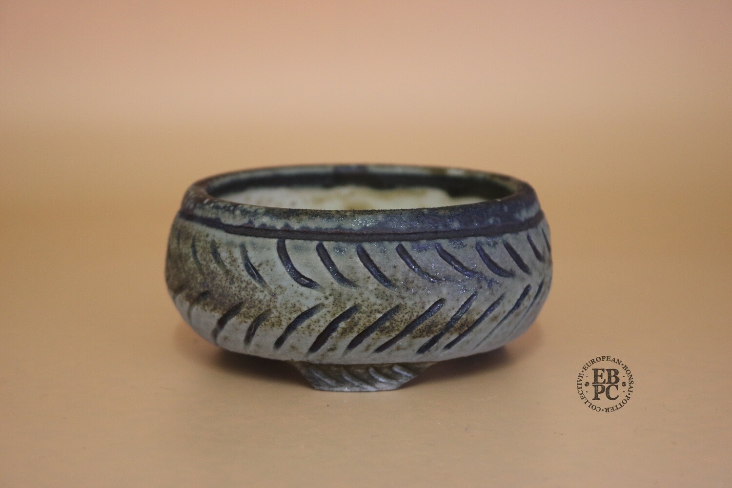 EBL Pots - 10.2cm; Porcelain; Shohin / Accent pot; Round; Carved; Light Green; Brown; Detailed Feet; Elsebeth Ludvigsen
