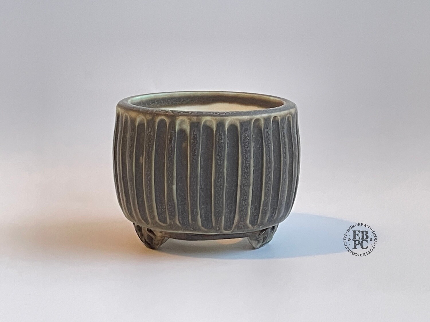 EBL Pots - Porcelain; 6.8cm Shohin / Mame / Accent pot; Round; Light & Darker Green; Detailed feet; Elsebeth Ludvigsen