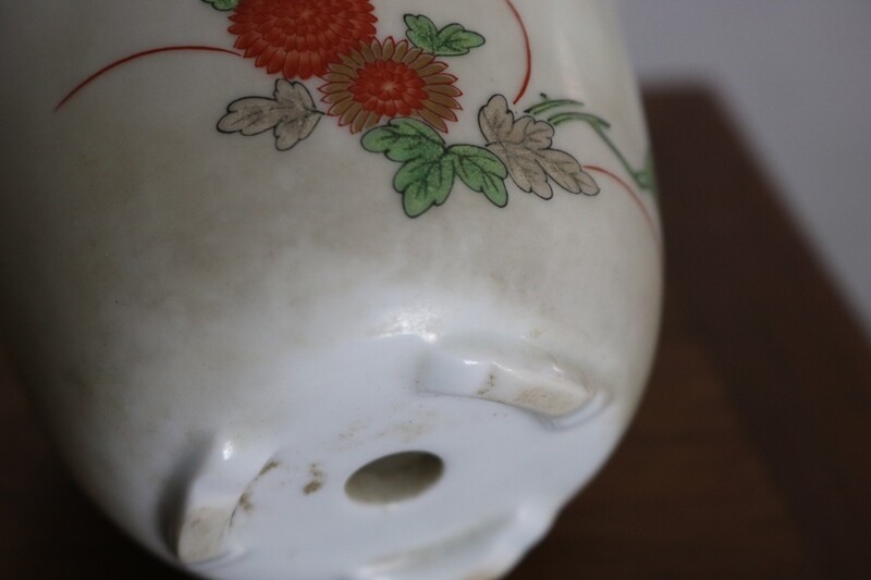 Kutani Yaki; Japan.   8.4cm; Porcelain; Round; Flower Motif; Gold Rim;