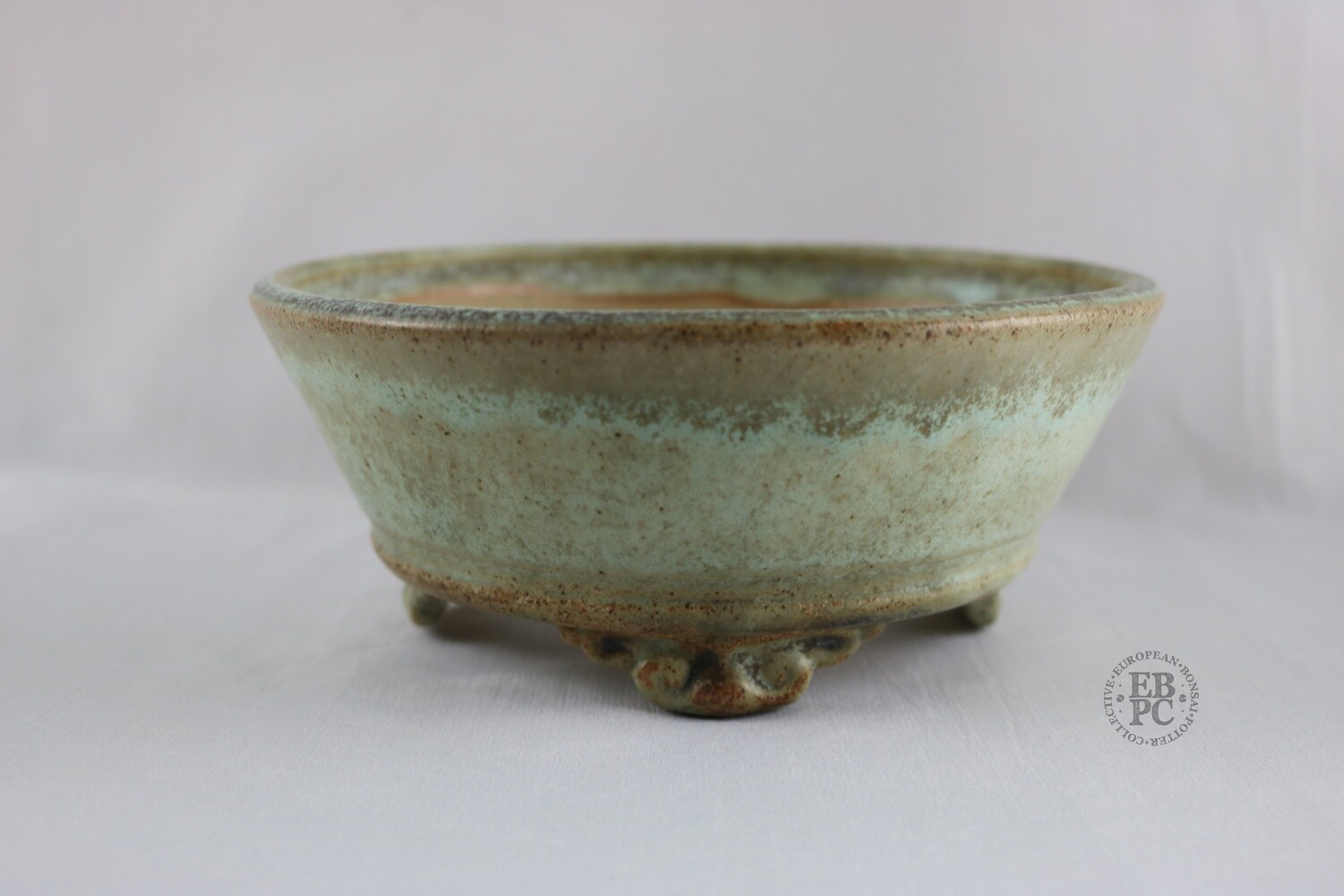 Ian Baillie - 16.8cm; Shohin +; Superb Glaze; Round; Elegant Design; Sculpted Feet; Mint; Lichen; Browns; Hand-Signed; Stamped - EBPC, IB, &#39; Clover&#39; &amp; Scotland.