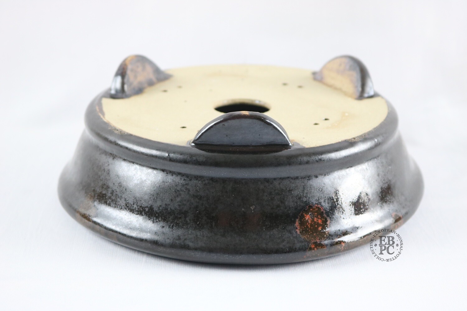 Ian Baillie - 21.2cm; Superb Glaze; Round; Elegant Design; Recessed Feet; Dark Brown; Looks Black; Red Highlight; Hand-Signed; Stamped - EBPC, IB, &#39; Clover&#39; &amp; Scotland.