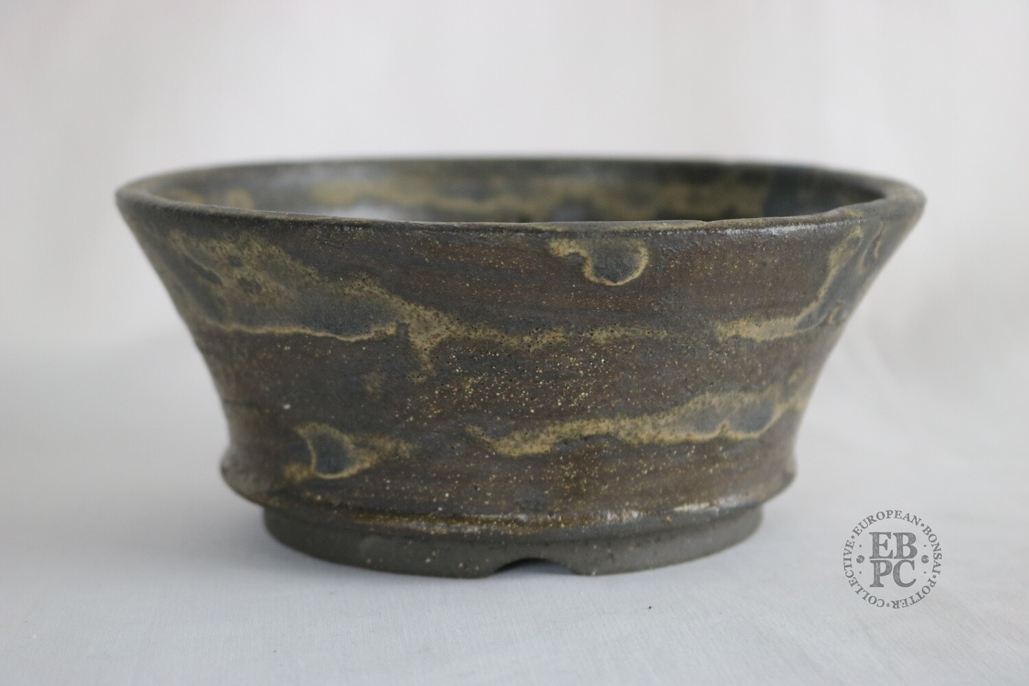 Sabine Besnard - 16cm; Glazed; Round; Black Ochre; Classic Design; Black Clay;