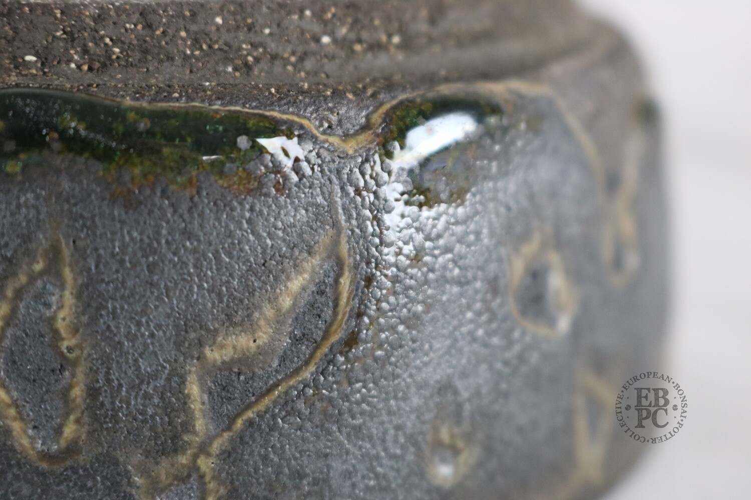 Sabine Besnard - 13.8cm; Glazed; Round; Black Ochre; Classic Design; Black Clay;