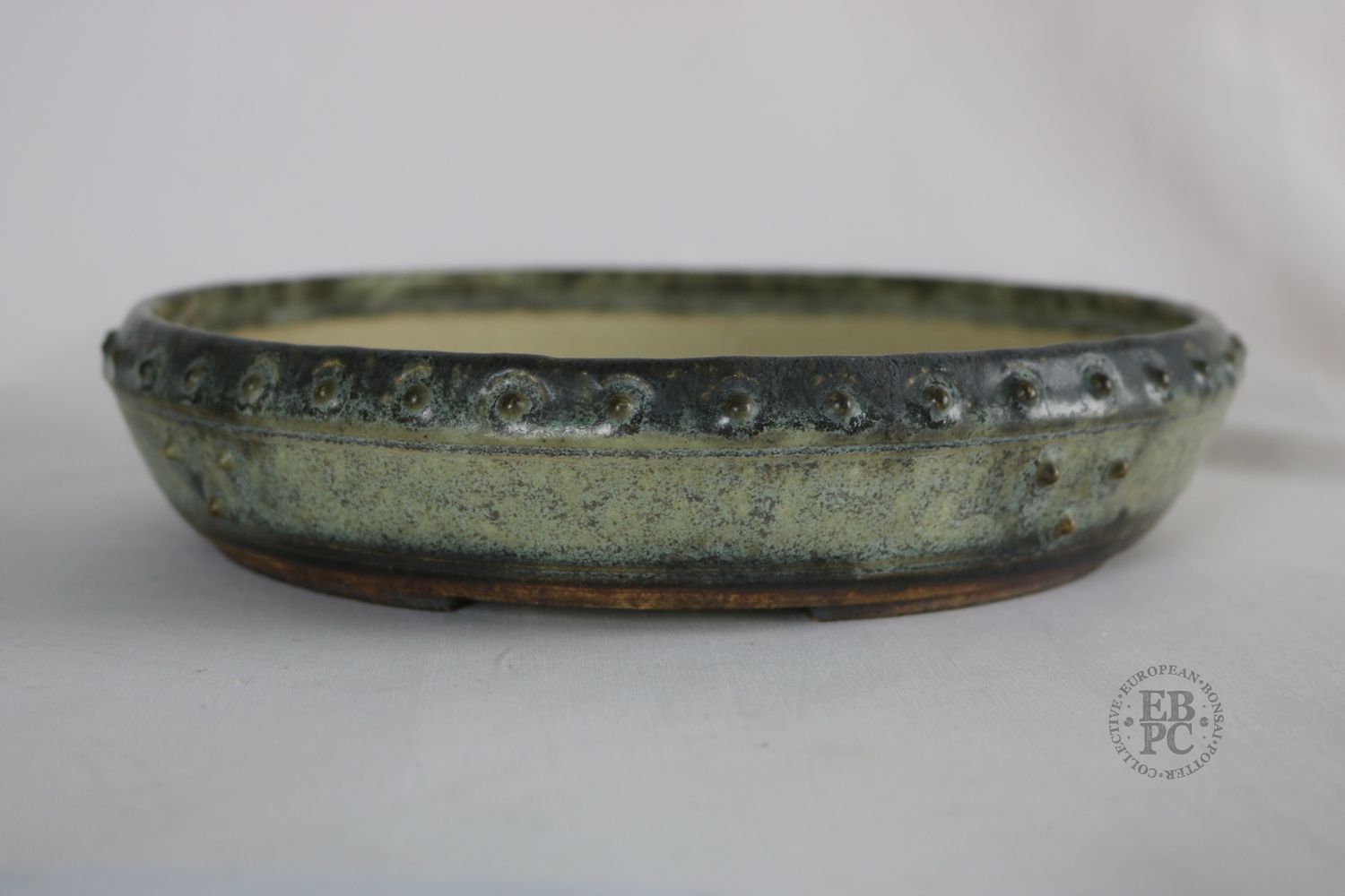 Ian Baillie - 25.3cm; Round; Drum Style; Superb Aged Glaze; Rivets/Studs;
