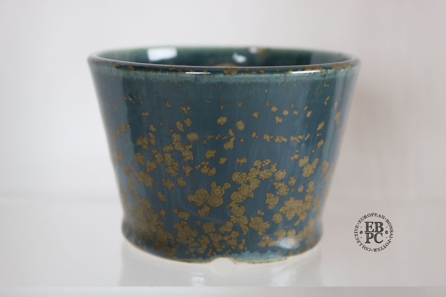 Sabine Besnard - 8.7cm; Round; Oak Ash Glaze; &#39;Yuuki d&#39;Or Bleu&#39; Glaze&#39;; &#39;Blue Gold&#39;; Browns; Crystalline Glaze; EBPC Stamped;