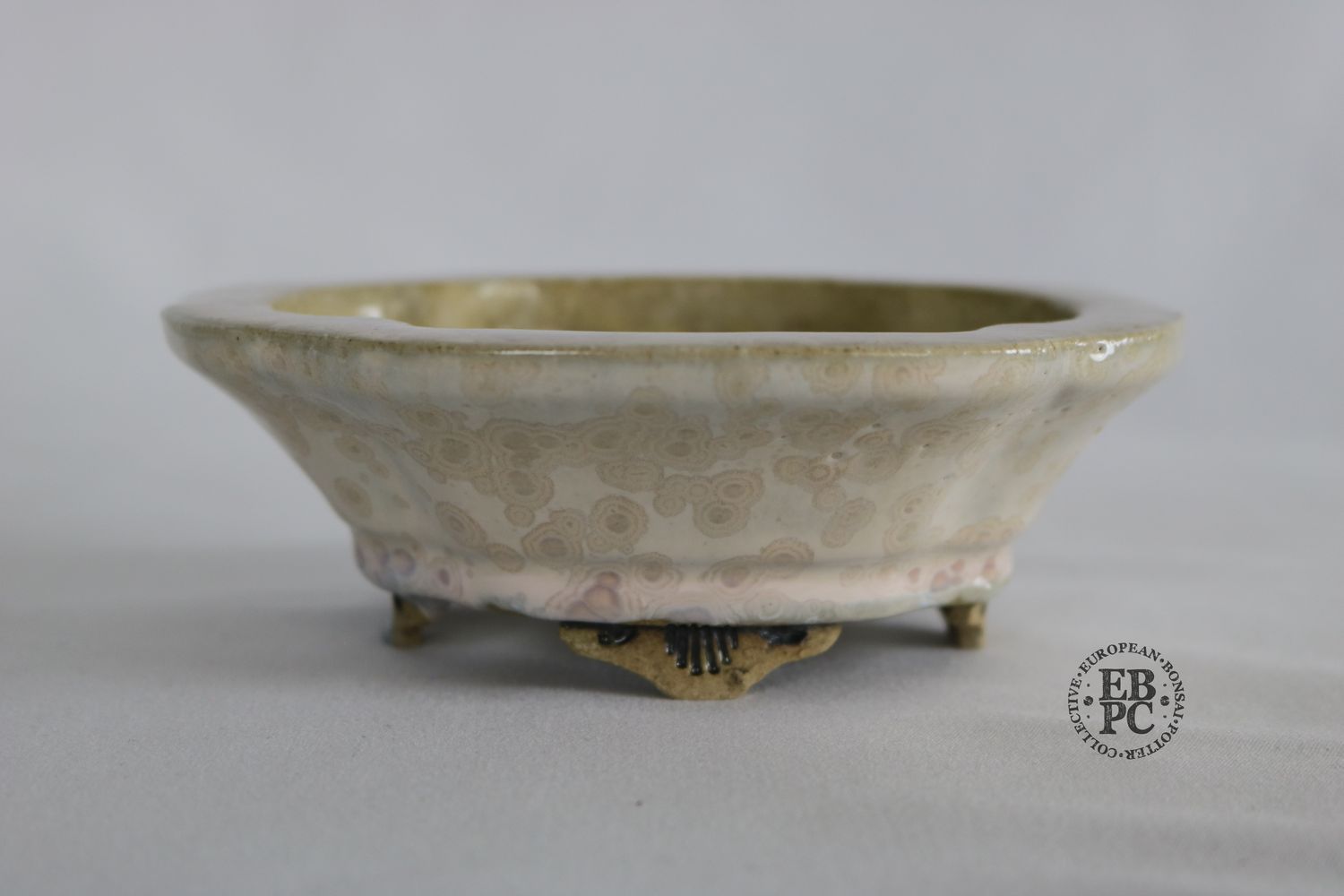 O Yaku - 14.6cm; Mokko; Glazed; Crystalline Glaze; Detailed Sculpted Feet; EBPC Dual-stamped; Gafu-ten 2025 Range.      Shay Cohen, Israel.