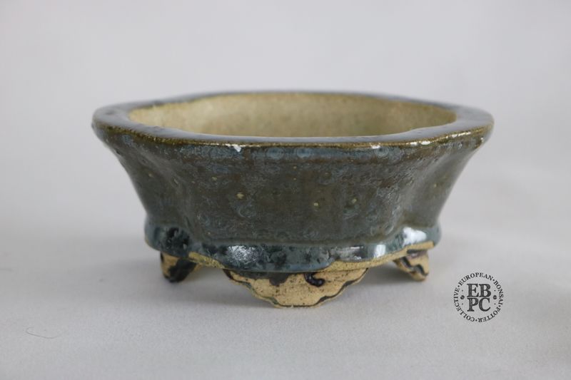 O Yaku - 12.4cm; Mokko; Glazed; Crystalline Glaze; Detailed Sculpted Feet; EBPC Stamped.   Shay Cohen, Israel.