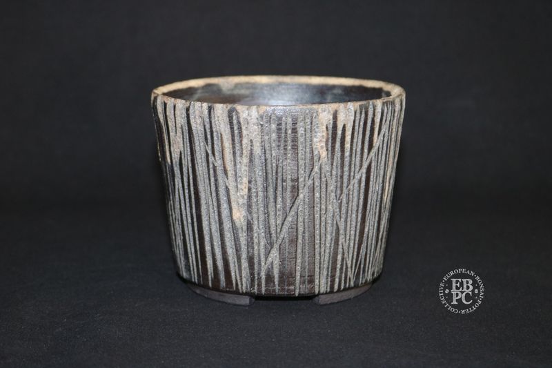 Flow Studio, Belgium - 12cm; Round; Part Glazed; Organic Design; Textured; Mocha; Charcoal Grey;    Jurgen Robyns