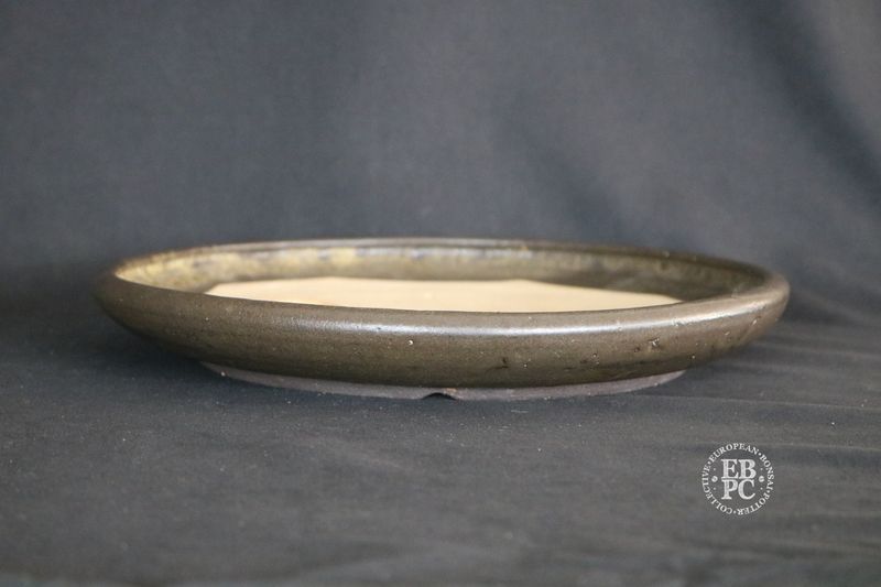Ian Baillie –  27.6cm; Round; Shallow Design; Glazed; Refined Finish; Older Pre-Loved Pot;