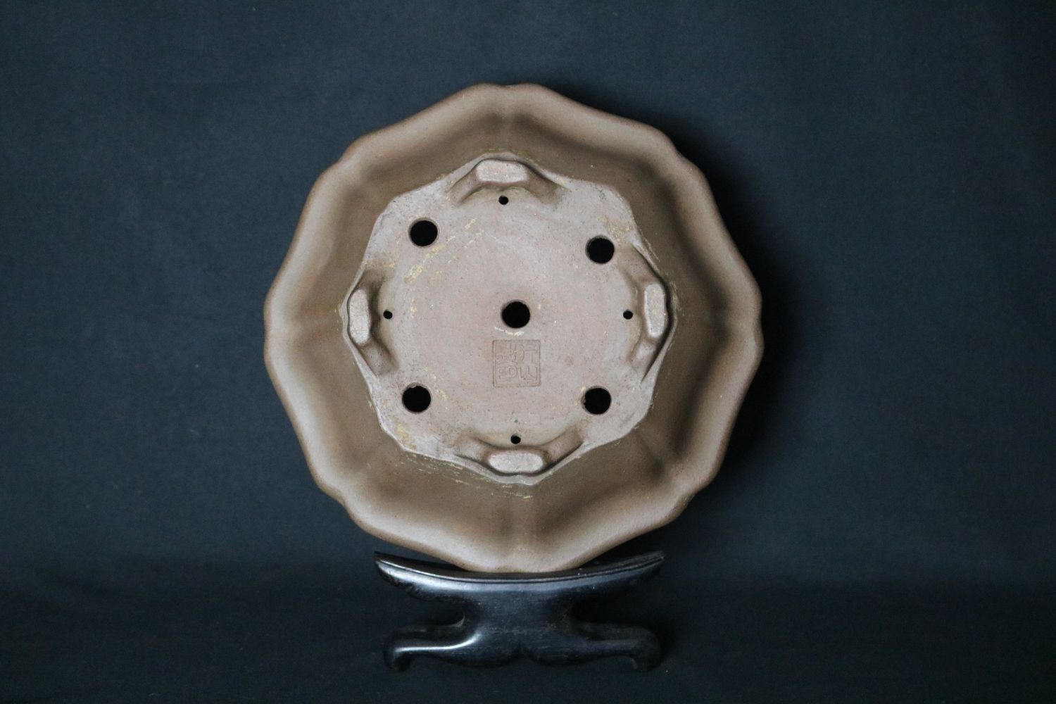 Gyouzan – Yukizyou Nakano; Japan.  24cm; Unglazed; Octagonal / Hanagata; Stamped By Artist;