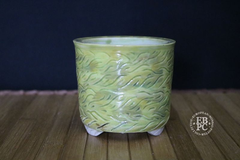 EBL Pots - 8.7cm; Handmade; Round; carved Pattern; Glazed; Light Yellow/Green; Unglazed Feet; EBPC Stamped; Elsebeth Bruun Ludvigsen