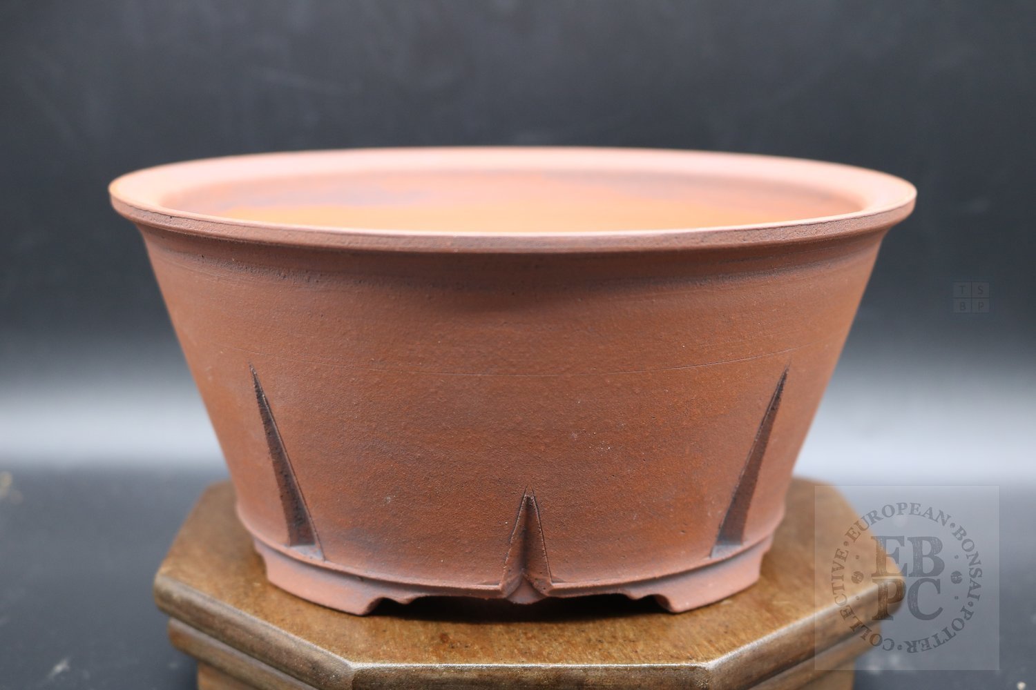Gramming Pots - European; 18.2cm; round; unglazed; kifu; carved feet; carved rim detail