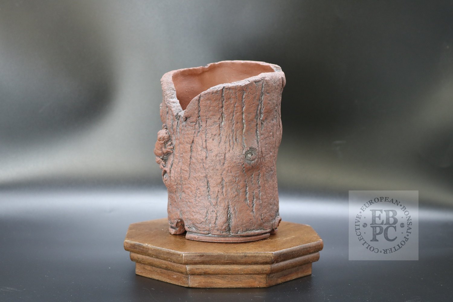 M.B. Berenbrinker - 15.1cm; European; shohin; cascade; unglazed; brown; frog; carved; sculpted