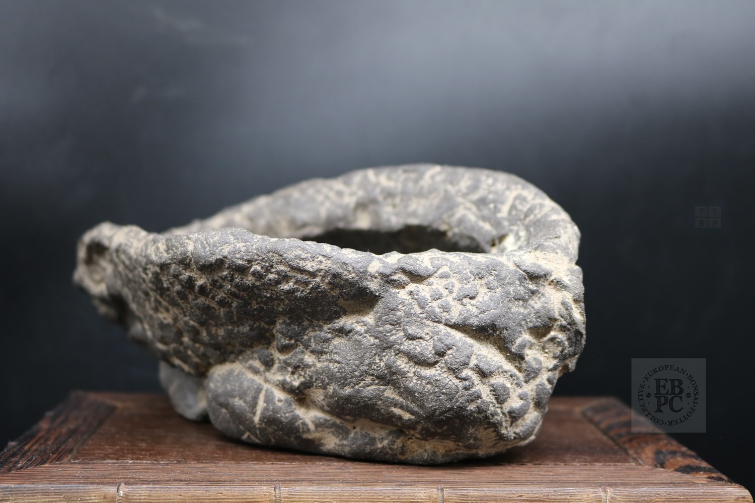 SOLD Holvila - 21.0cm; European; lava black; rock pot; grey; kifu; Iceland Edition