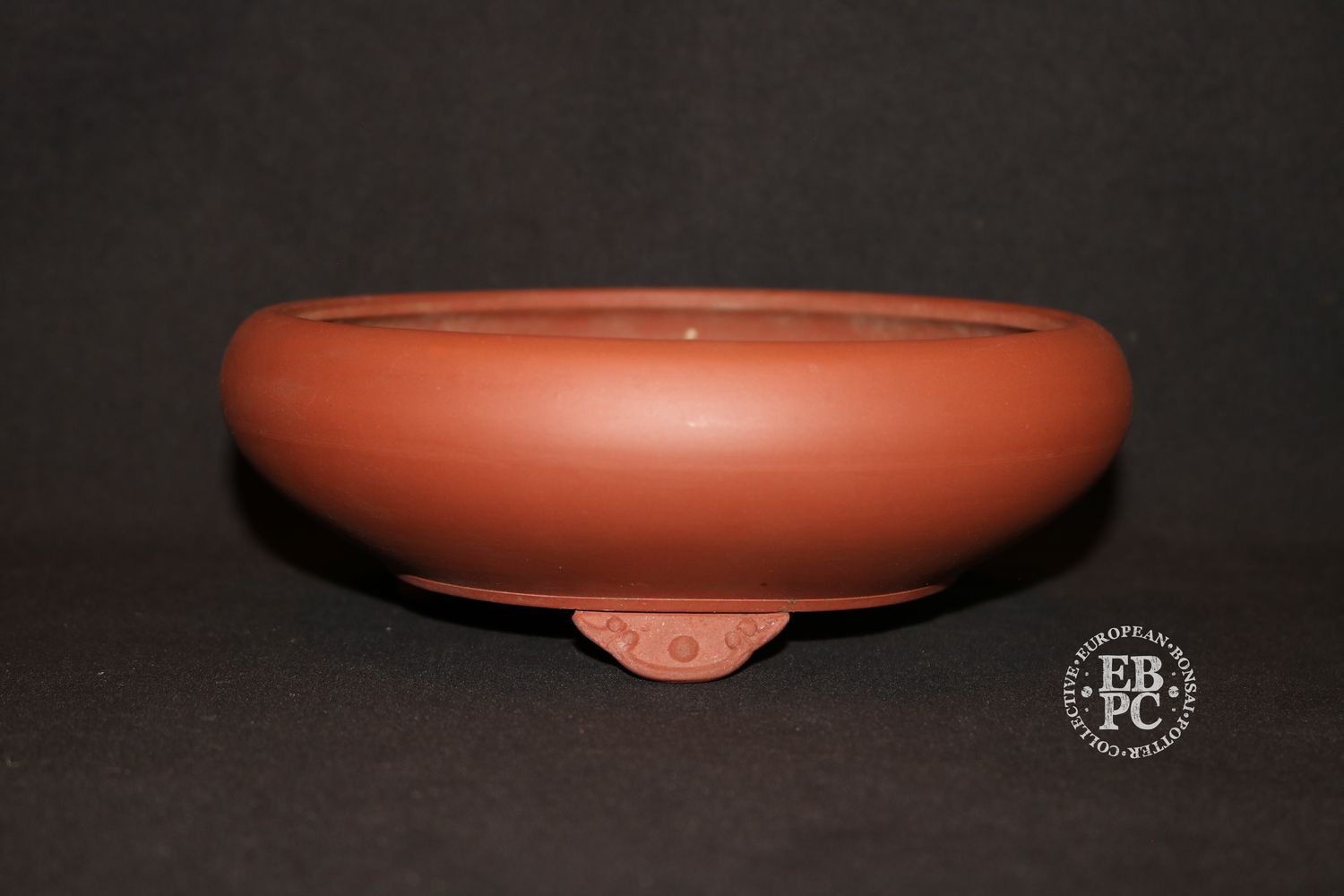 Kousen, Tokoname.   19cm; Vintage; Shudei Clay; Unglazed; Sculpted Feet; Banding; Burnished Finish;    * From a Private 70's Collection *