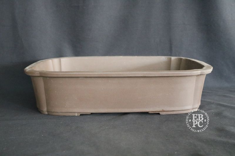 Ogawa 小川 - Tokoname, Japan.       44.5cm; L Rectangle; Unglazed; Scalloped Corner Design; Stamped.