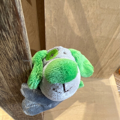 Billy Hondje Groen Pluche Clip 7 cm