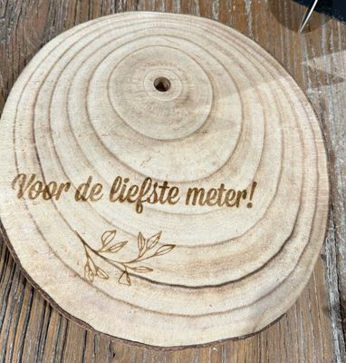 Houten schijf gegraveerd