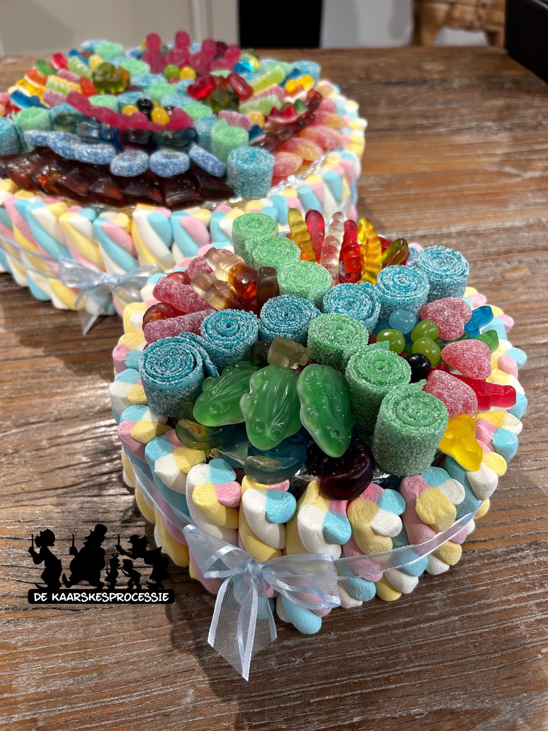 Snoeptaart S 16 cm met zuren matten rondom