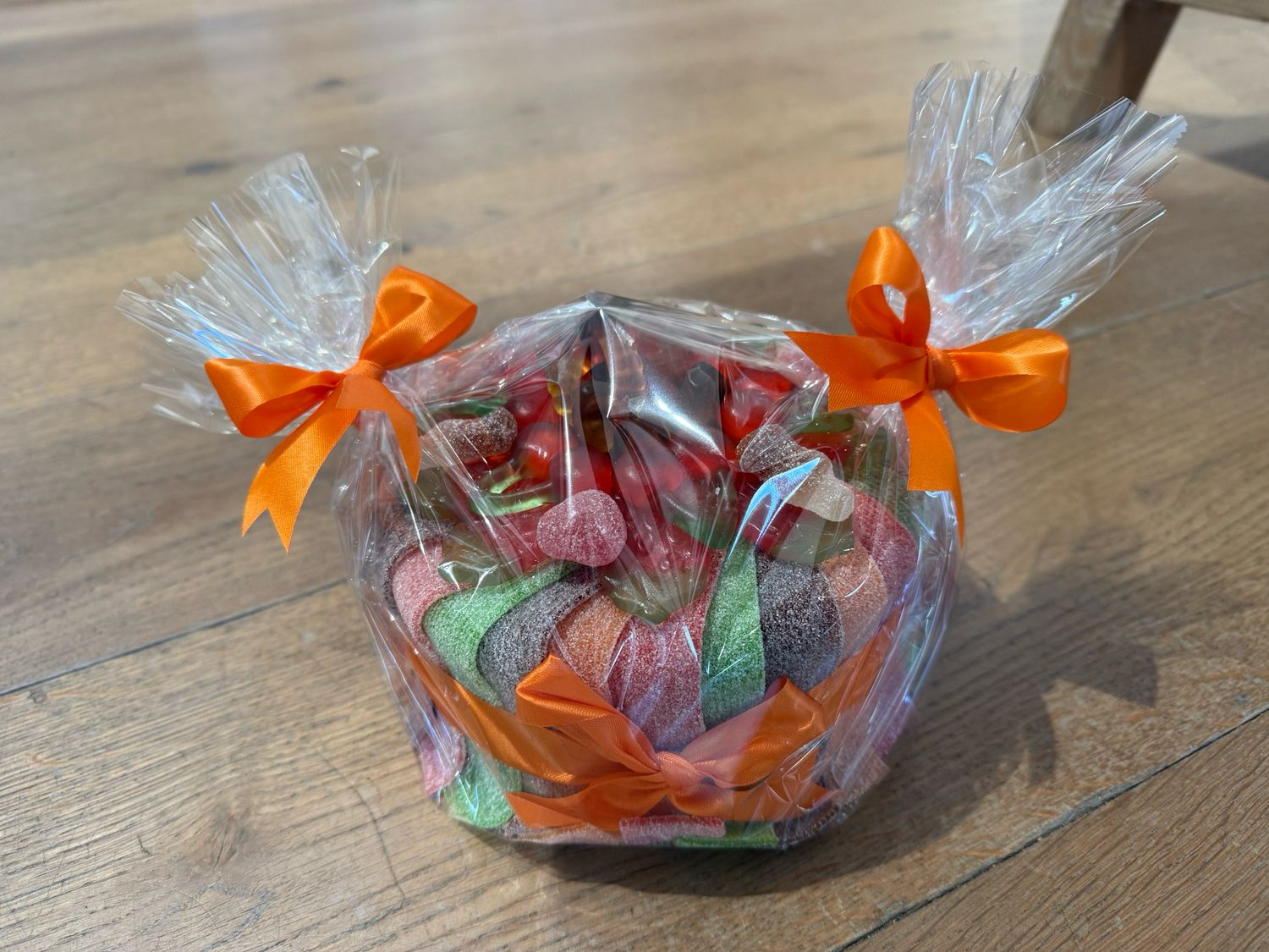 Snoeptaart S 16 cm met zuren matten rondom
