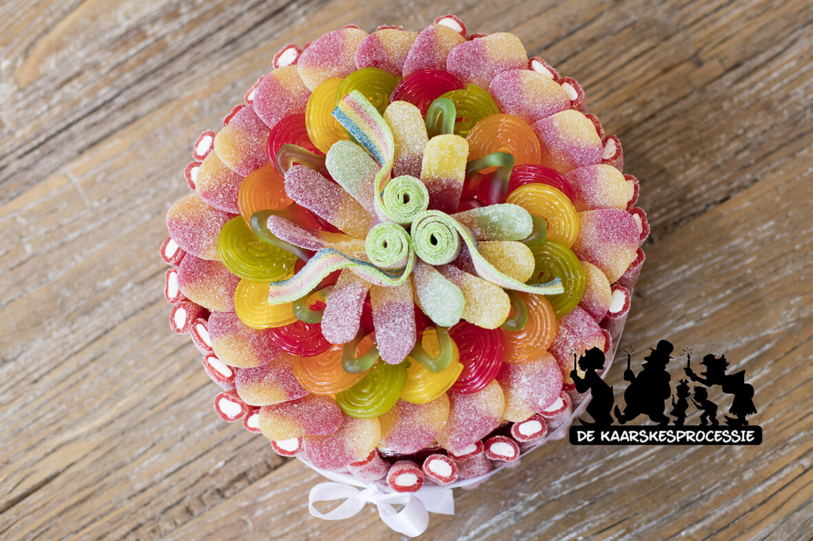 Snoeptaart M 21 cm met zure matten rondom