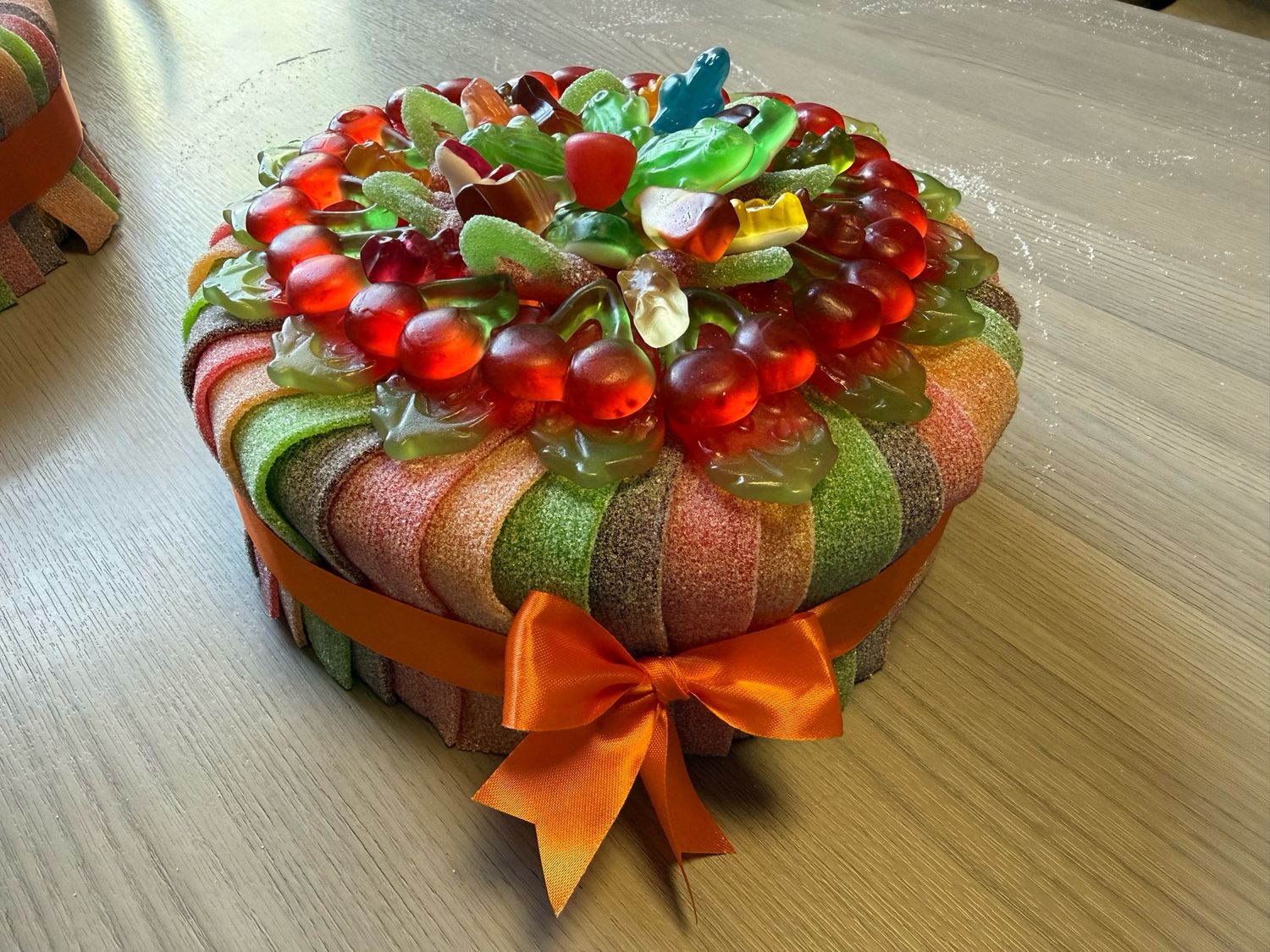 Snoeptaart M 21 cm met zure matten rondom