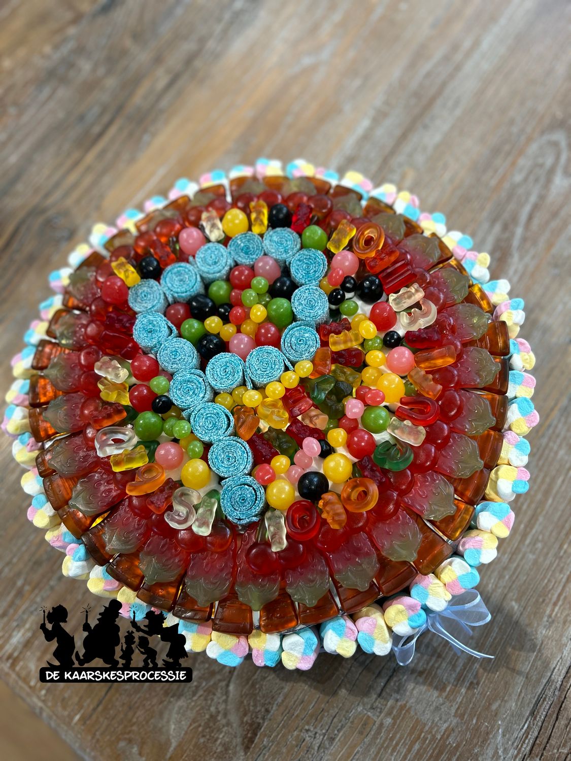 Snoeptaart XL 30 cm met zure matten rondom