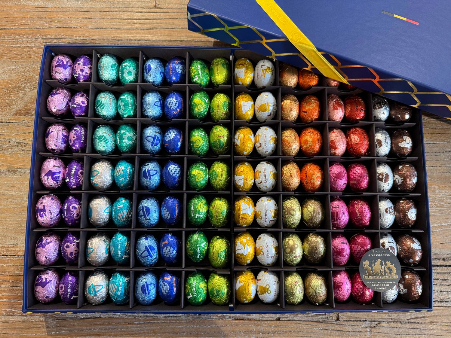 Geschenkdoos Heritage XL +/- 1,2 kg Leonidas paaseitjes