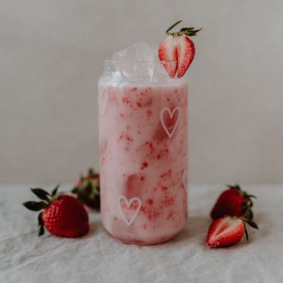 Hoog drinkglas met hartjes