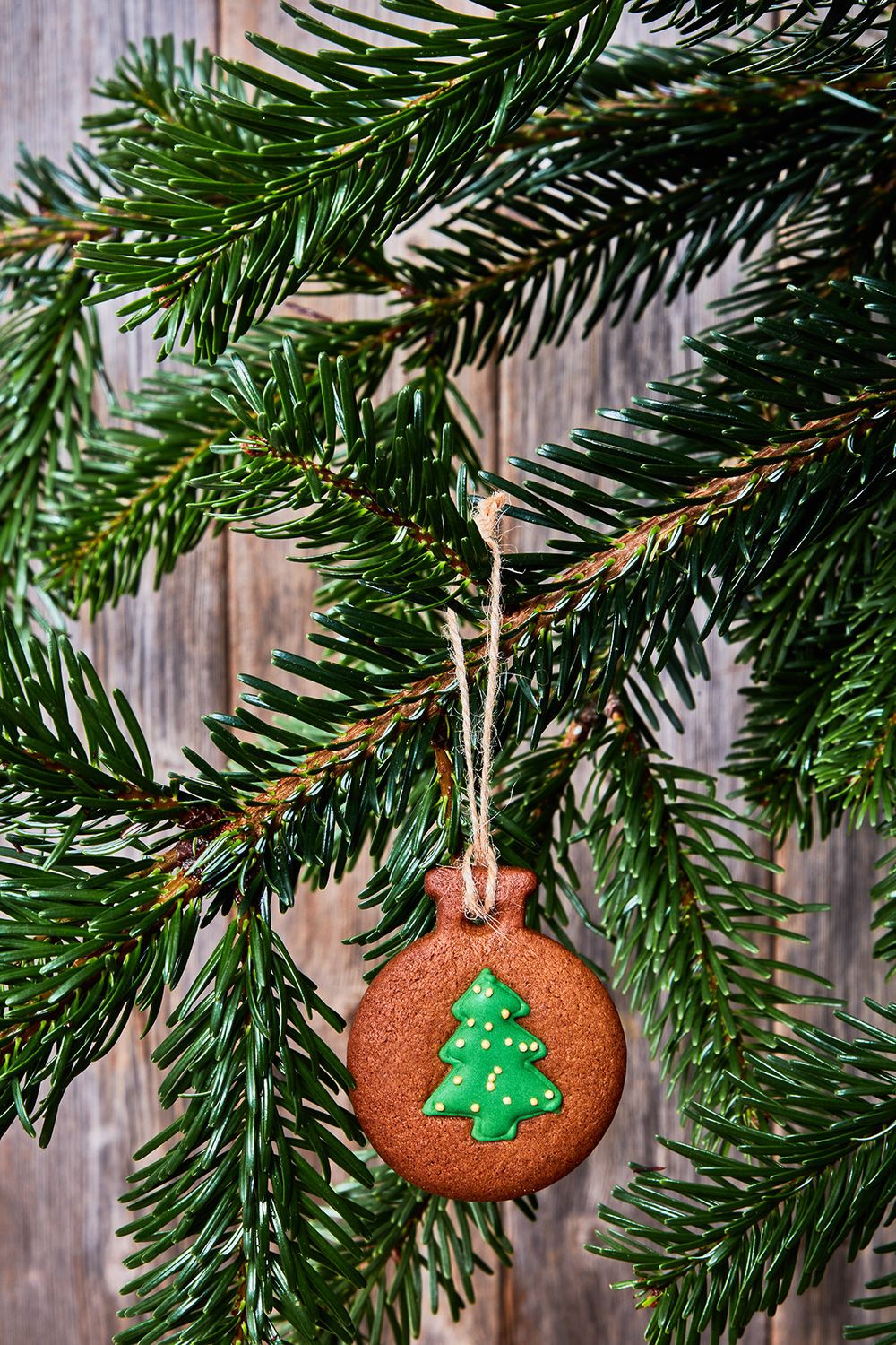 Tagliabiscotti - pallina con abete Tagliabiscotti - pallina con abete