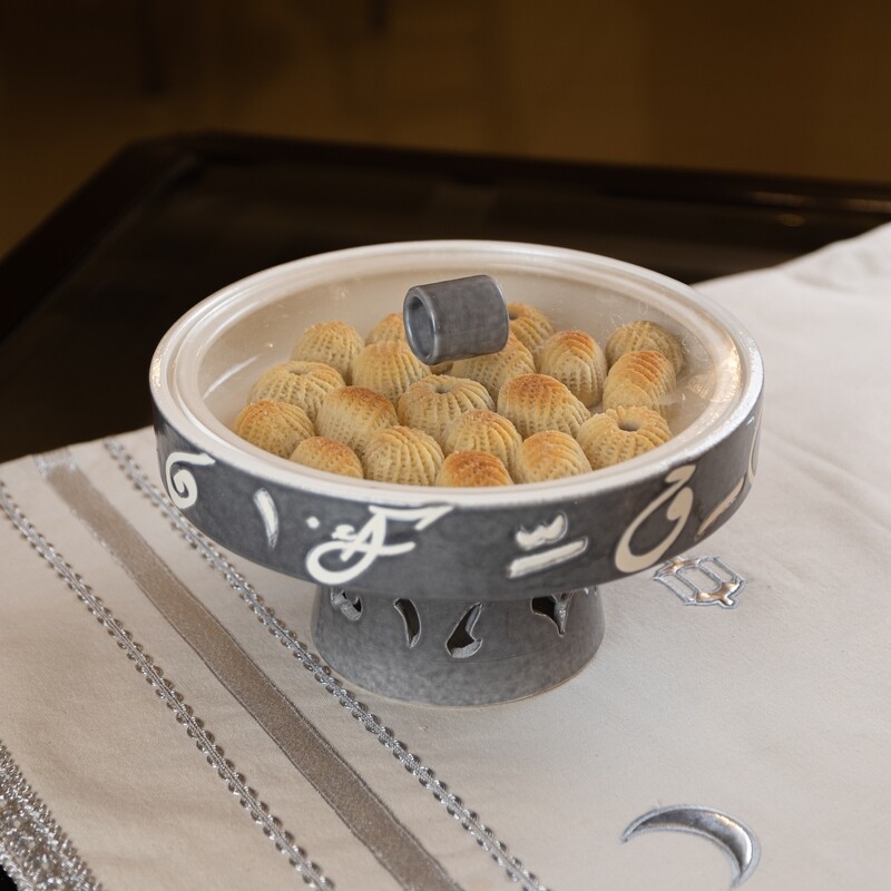 Al Salam Diwani Calligraphy Serving Footed Plate With Acrylic Cover