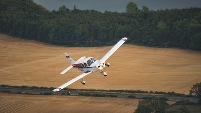 30 Minute Flying Experience for Two People