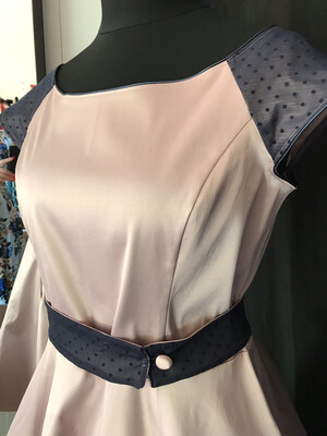 Boothals Jurk In Oud Roze