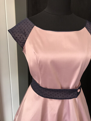 Boothals Jurk In Oud Roze
