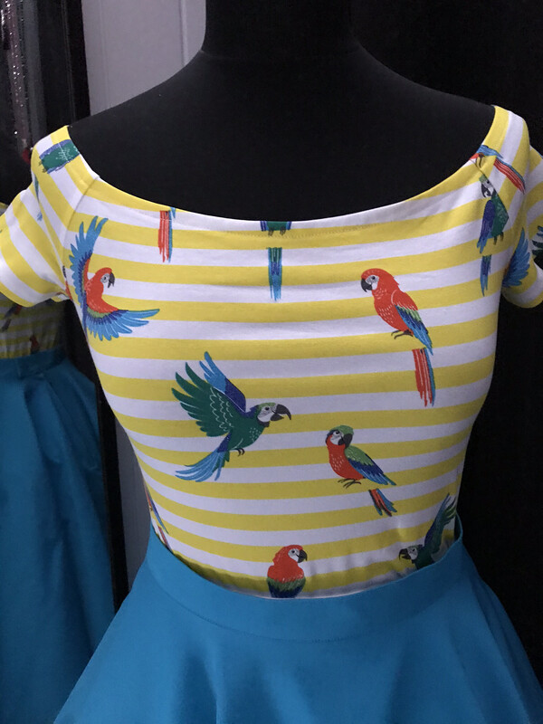 Parrots 🦜 Stripes - Yellow