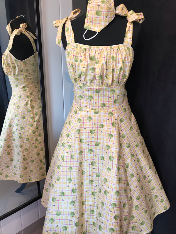 Apple’s 🍏 & Bees 🐝 Apple’s 🍏 & Bees 🐝