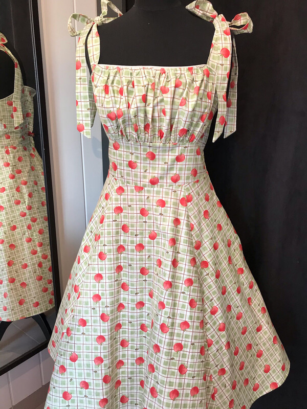 Apple’s 🍎 & Bee’s 🐝 Apple’s 🍎 & Bee’s 🐝