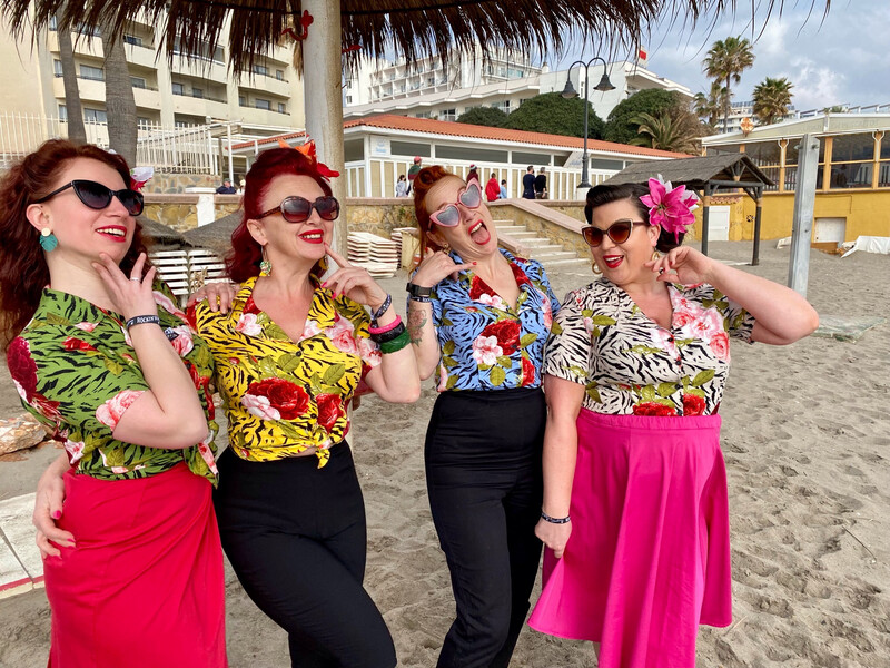 Tigers 🐯 Flowers 🌸