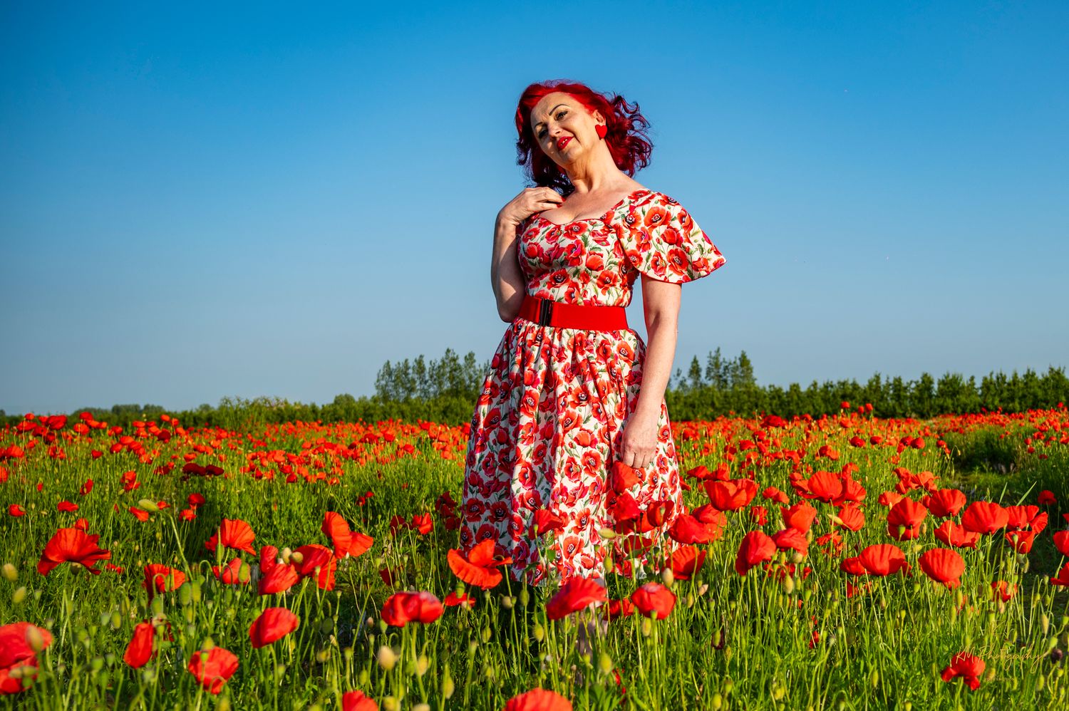 Poppies all over, Kleur: Beige