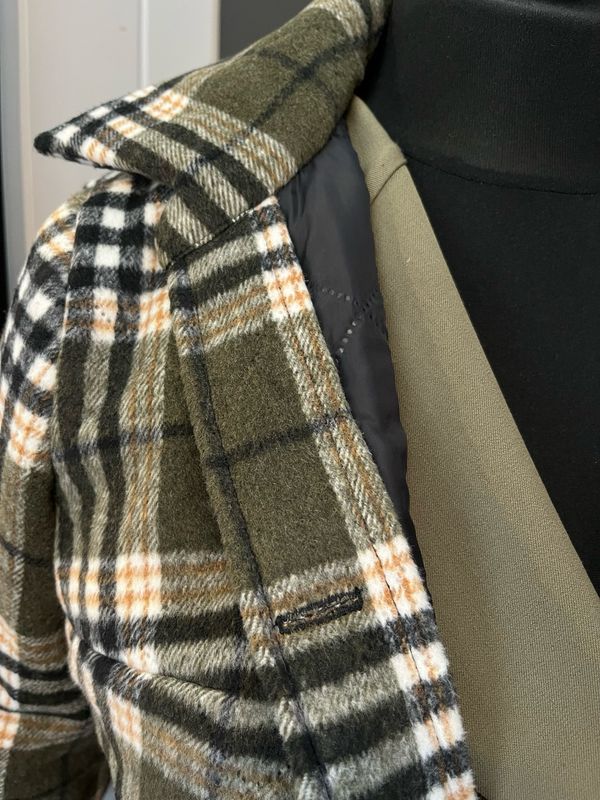 Jacquard jacket bounded checks