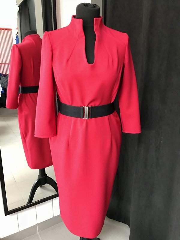 Jurk met opstaand kraagje Jurk met opstaand kraagje