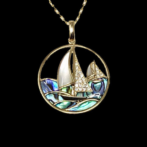 Sailboat in yellow gold and pearl