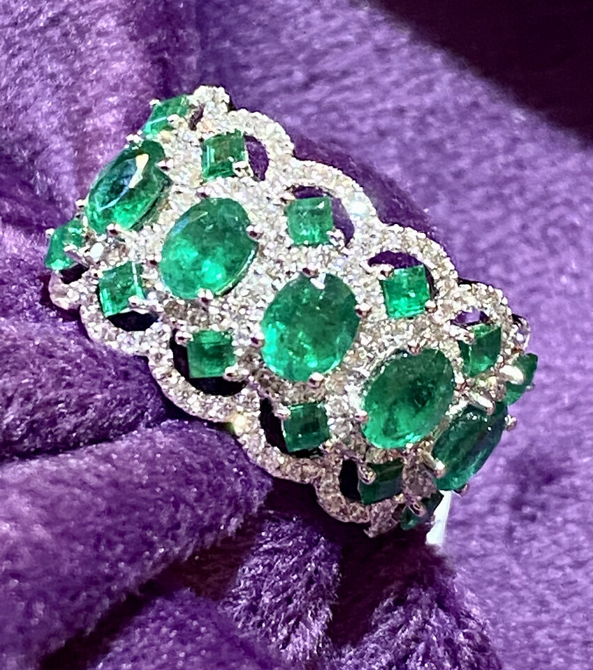 Emerald Ring in White Gold