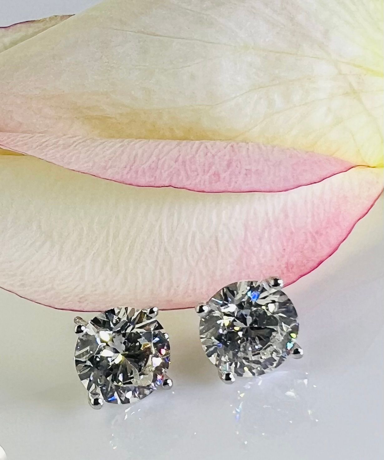 4.10ctw Round Brilliant Cut 14KT White Gold Diamond Stud Earrings 4.10ctw Round Brilliant Cut 14KT White Gold Diamond Stud Earrings