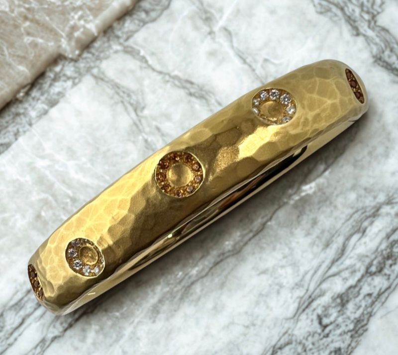Hand Hammered 18kt yellow gold bangle