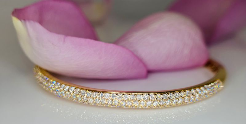 18KT Yellow Gold Diamond Bangle Bracelet