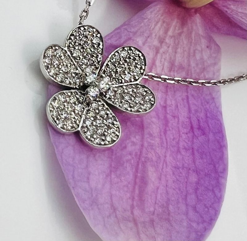 14KT White Gold Diamond Floral Pendant